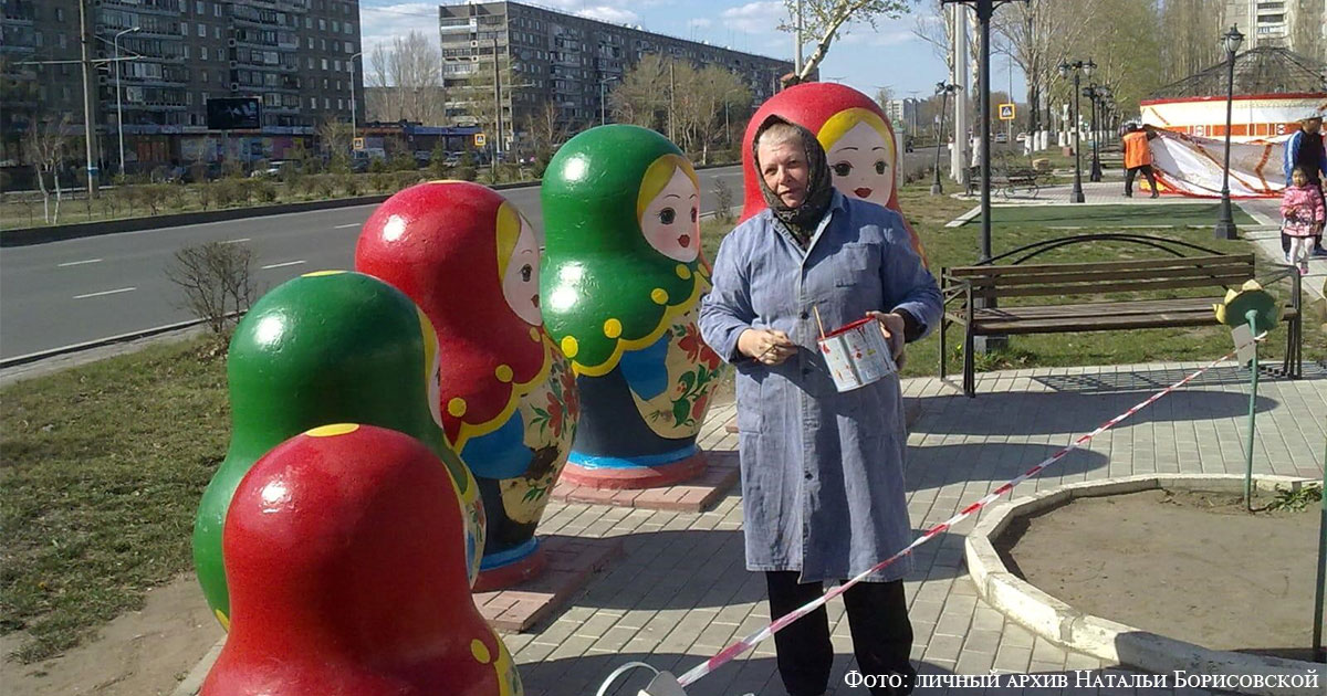 Как не гордиться таким произведением искусства, как эти чудные матрёшки, которые украшают сквер в родном Павлодаре. Реставрированные Натальей Васильевной куклы приобрели новое очарование и показали мастерство художника.