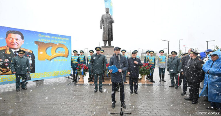 В городе Акколь открыт памятник Сагадату Нурмагамбетову