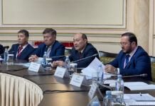 Перед журналистами стоит большая задача