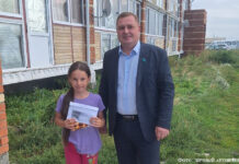 Депутаты собирают в школу