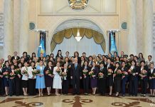 Глава государства выступил на церемонии награждения по случаю Международного женского дня