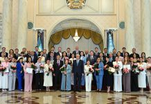 Президент вручил награды работникам СМИ