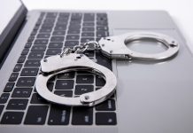 За какие публикации и комментарии в социальных сетях можно попасть в тюрьму