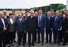 Глава государства ознакомился с ходом уборочной кампании в Акмолинской области