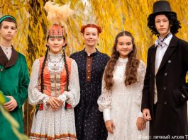 Как в Атырау учат казахский через театр