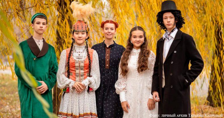 Как в Атырау учат казахский через театр