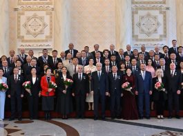 В честь Дня Республики Президент наградил выдающихся граждан