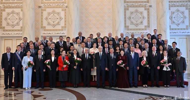 В честь Дня Республики Президент наградил выдающихся граждан