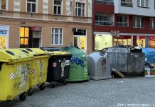 Почему Казахстан не может наладить сортировку отходов как в Европе? В Праге мусорные контейнеры занимают приличную часть обочин дорог и парковок, рядом с детскими площадками их нет