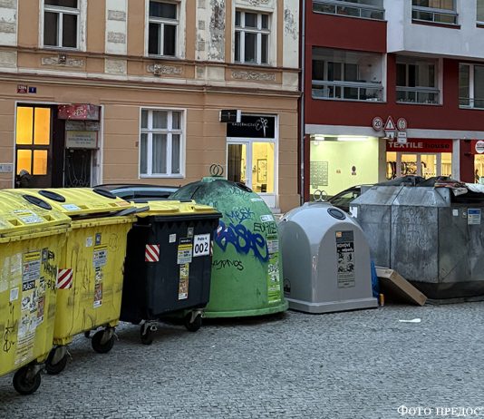 Почему Казахстан не может наладить сортировку отходов как в Европе? В Праге мусорные контейнеры занимают приличную часть обочин дорог и парковок, рядом с детскими площадками их нет