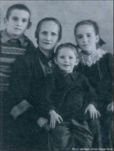 Прабабушка Амалия Дортманн с бабушкой и другими детьми