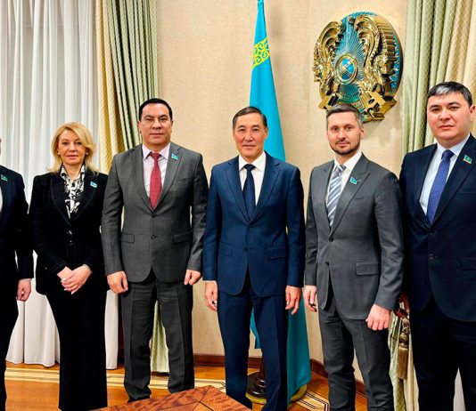 Марат Азильханов провел встречу с депутатами Сената Парламента РК