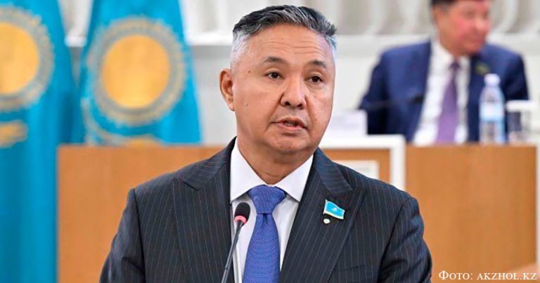 Азат Перуашев: реформа следует логике последовательной эволюции Конституции Казахстана