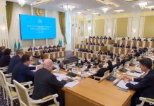 На заседании Конституционной комиссии предложено рассмотреть вопрос о новой Конституции