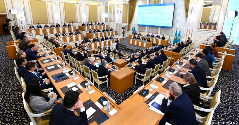 Заседание Конституционной комиссии: рассмотрение поступивших предложений