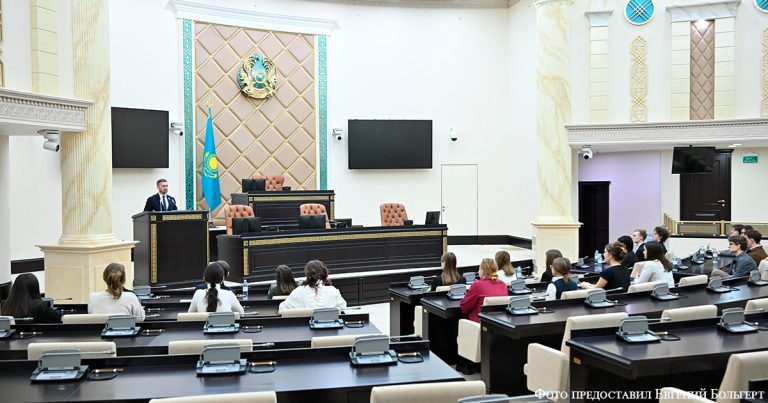 В Сенате состоялась встреча с представителями активной молодежи из регионов