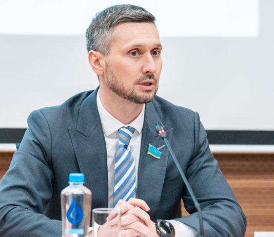 Новая Конституция и гарантии в здравоохранении: встреча Евгения Больгерта с коллективом онкоцентра