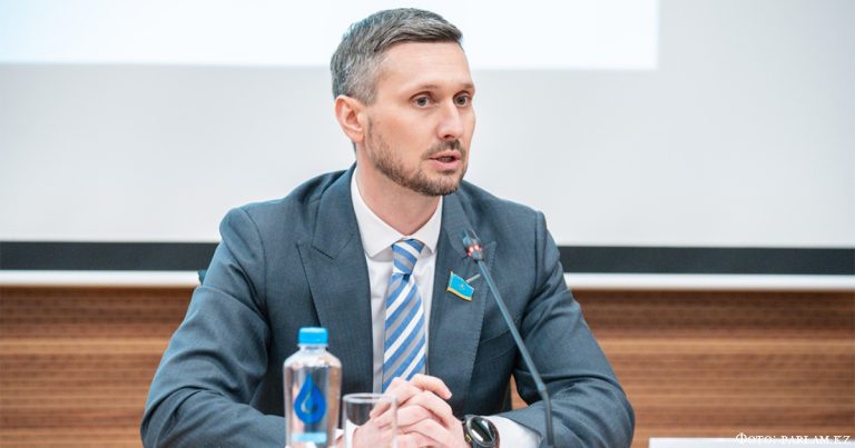 Новая Конституция и гарантии в здравоохранении: встреча Евгения Больгерта с коллективом онкоцентра