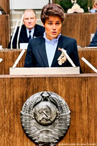 Наталья Геллерт выступает на Совете национальностей в Кремлёвском Дворце съездов. 1984 г.