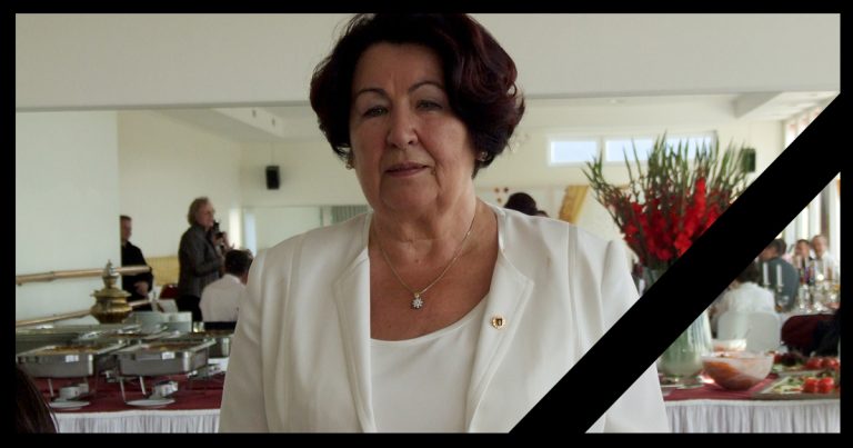 Часы Нелли Косско остановились