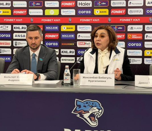 Сенаторы обсудили проект новой Конституции с коллективами столичных организаций