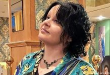 Искусство сотворения мгновений и тайна поклонения Творцу Надежда Рунде – поэтесса, критик, педагог, журналист. Родилась 8 февраля 1971 года в Казахстане. Окончила факультет русской филологии Кустанайского государственного университета. Автор нескольких лирических сборников стихов, а также многочисленных печатных книг для детей на русском, немецком и английском языках. С 2001 года живёт в Германии.