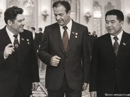 Виктор Геринг: “Дядя не стремился к славе, а хотел вытащить народ из нищеты” Я.Г. Геринг (слева) как делегат. москва 1976