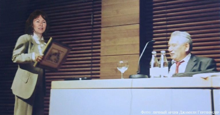 «Садовый домик Иоганна Гёте» в дар Чингизу Айтматову