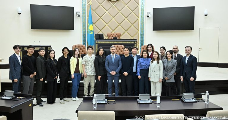 В Сенате подвели итоги проекта «Школа гражданского участия»