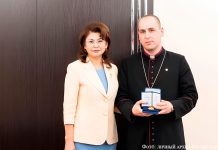 Епископ ЕЛЦ РК Ростислав Новгородов награждён орденом «Достык» II степени