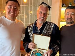 Роберт Хеттих: «Как будто в детство давнее ведут меня они»
