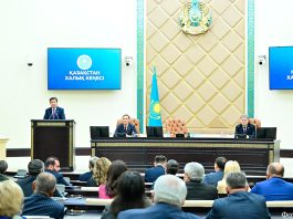 Госнаграды от имени Президента вручил Председатель Қазақстан Халық Кеңесі