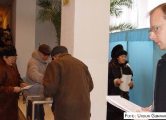 Mit Nasarbajew 2009 auf den OSZE-Thron