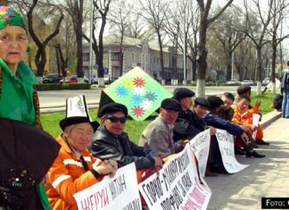 Luftballons und eine Militärparade zum Tulpen-Jubiläum