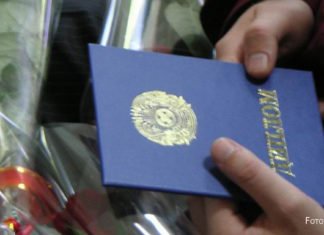 Zeugnisübergabe an der Deutsch-Kasachischen Universität