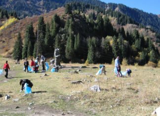 Großes Reinemachen der Europäer in Almatys Bergwelt