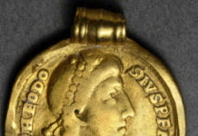 Erbeutetes Gold als heißes Eisen