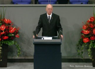 Opfergedenken am Volkstrauertag – Kranzniederlegungen auch in Almaty, Astana und Karaganda