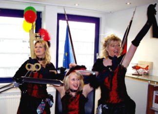 Weiber trieben’s wieder bunt, an Weiberfasnacht ging es rund!