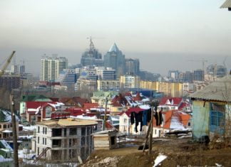 Almaty – meine Hassliebe / Triptychon einer gestörten Beziehung