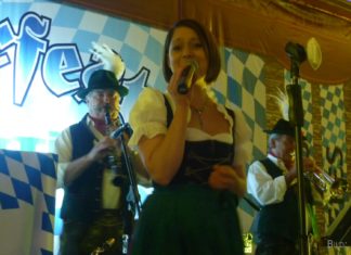 Bayrische Flagge und türkisches Bier