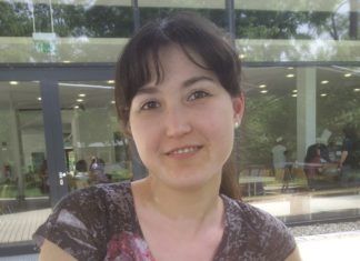 Die Nase in jede Ecke stecken