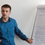 Der Kulturexperte der AGVDK &bdquo;Wiedergeburt&ldquo; Ruben Bachmann fasste als Moderator einer Arbeitsgruppe die Ideen auf dem Flipchart zusammen.