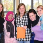 Fitri Liza aus Indonesien von der University of Muhammadiyah (UHAMKA) Jakarta zu Gast bei Peacebrigades Hamburg.