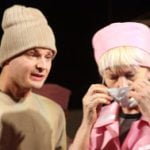 &bdquo;Der Gedanke zu sterben muss dir nicht wehtun&ldquo; erkl&auml;rt Oma Rosa dem kranken Oskar. &bdquo;Du wei&szlig;t ja nicht, was das bedeutet.&ldquo;