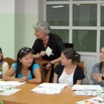 Sch&uuml;lersommerkurs in Astana &ndash; die Ausstellung der &bdquo;Buddy Bears&ldquo; regt zu unterschiedlichen Projekten an.