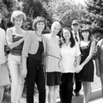 Das DAZ-Kollektiv im Grünen vor dem Deutschen Haus.