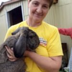 Olga Petrowna mit Kaninnchen