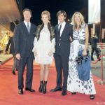 Zwei Geschäftsmänner, zwei Topmodels: Eröffnung der Esentai Mall in Almaty.