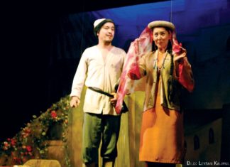 Romeo und Julia auf Uigurisch